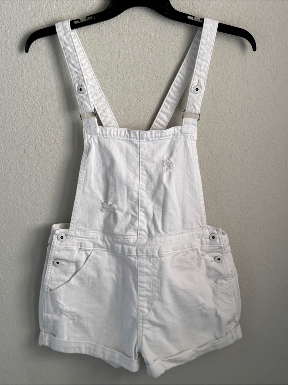 Denizen By Levi’s White Denim Shorts Overalls Womens. Size M. 98% Cotton